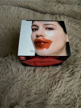 Locostar Rose Lip Mask - Revitalizing Red Lip Patches (20 Patches)